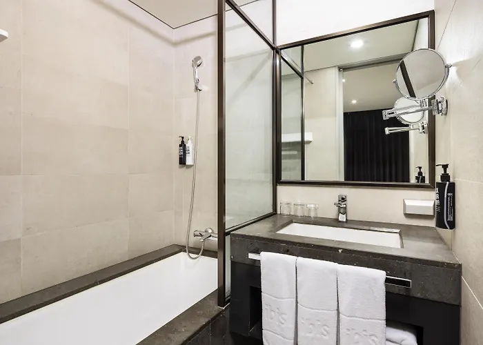 Отель Ibis Ambassador Myeongdong 3*